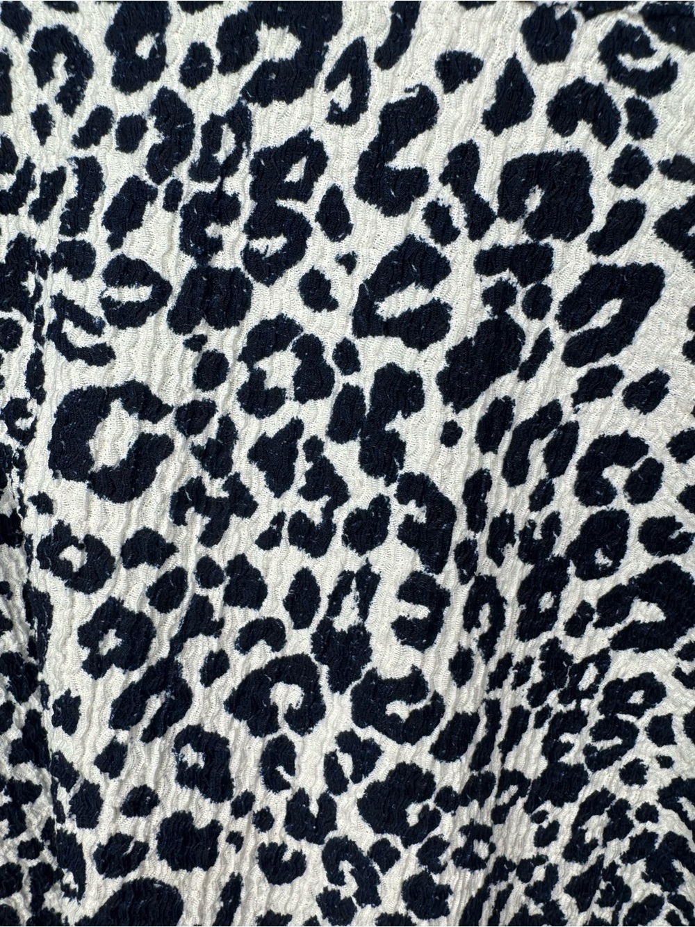 Loft Crinkle Gauze Puff Sleeve V-Neck Blouse Navy white size small - Picture 6 of 6